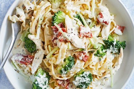 5-ingredient-chicken-and-broccoli-pasta-182329-2.jpeg