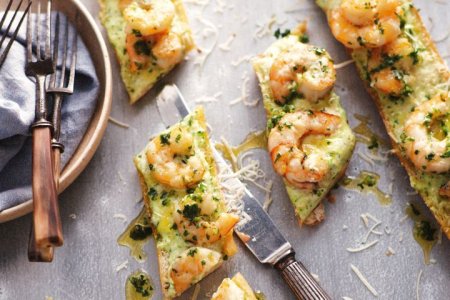 garlic-prawn-pizza-bread-82244-1.jpeg