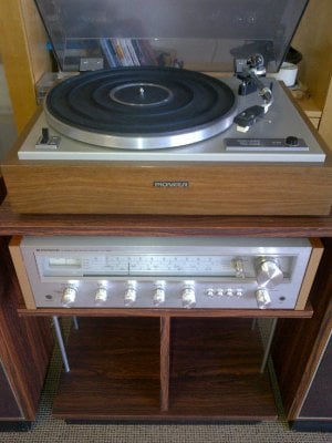 1970s_Pioneer_receiver_and_turntable_(8967544911).jpg