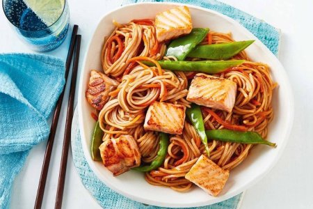 sept18_speedy-salmon-noodle-stirfry_taste_1980x1320-140540-1.jpg