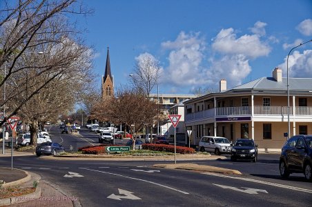 1200px-Street_in_Orange,_NSW_(49829373841).jpg