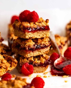 Raspberries-jam-oat-bars_1.jpg