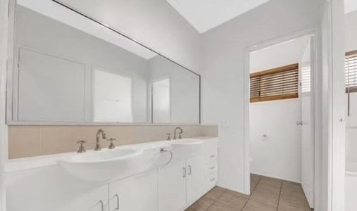 bathroom1.jpg