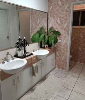 bathroom2.jpg