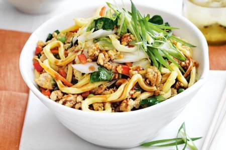 quick-chicken-chow-mein-121401-2.jpg