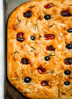 olive-tomatoes-focaccia-1-1120x1536.jpg