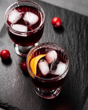 ice-cubes-lovely-drinks-top-view_23-2148340050.jpg