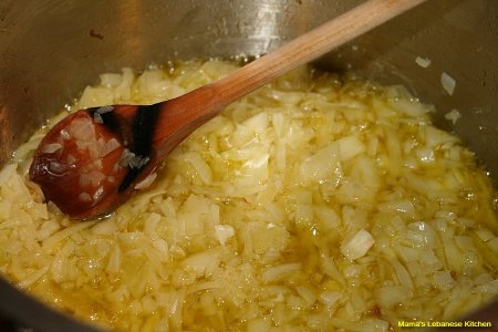 sautee-onions-in-olive-oil.jpg