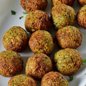 close-up-of-air-fryer-falafel-on-white-plate-500x500.jpg