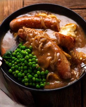 6234-Bangers-and-Mash-with-Onion-Gravy_42.jpg