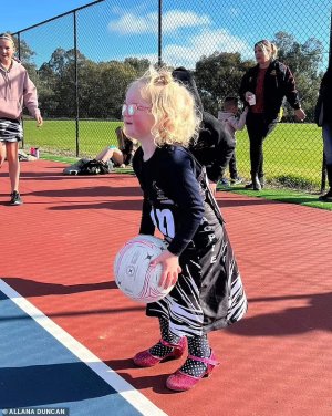 57850715-10819369-She_couldn_t_jag_a_goal_in_her_netball_debut_but_little_Hazel_ce-a-1_165265...jpeg