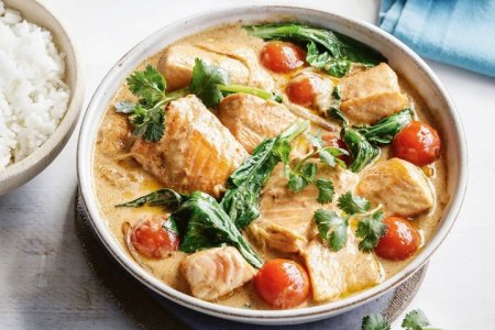 salmon red curry.jpeg