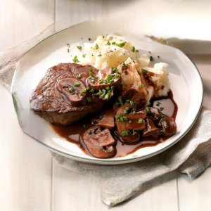 Beef-Fillets-with-Portobello-Sauce_EXPS_SDDJ18_23338_D08_09_6b-10.jpg