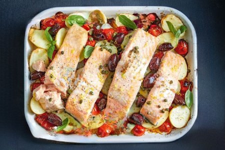 13880-mediterranean-salmon-tray-bake-158122-1.jpg