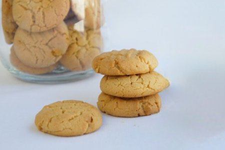 peanut-butter-cookies-recipe-506309-1.jpg