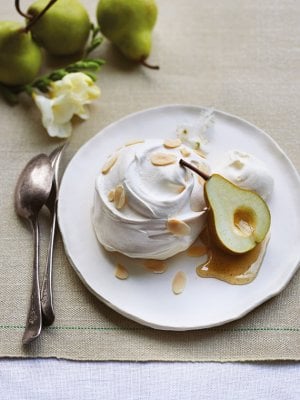 almond_meringue_with_vanilla_poached_pear.jpg