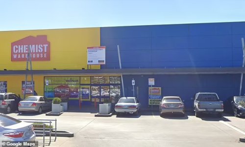 The_incident_occurred_outside_Chemist_Warehouse_in_Dandenong_pic-a-1_1697516417184.jpg