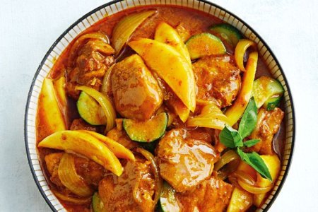 turmeric-chicken-mango-curry-166934-1.jpg