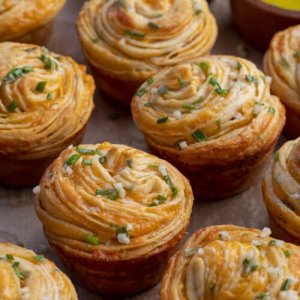 garlic-chive-cruffin-3-500x500.jpg