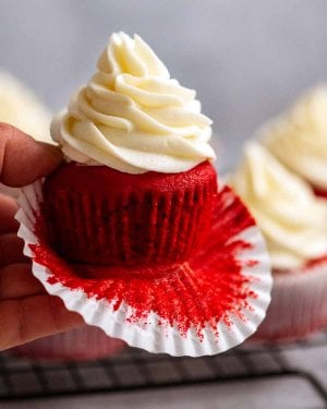 Red-Velvet-Cupcakes_58.jpg