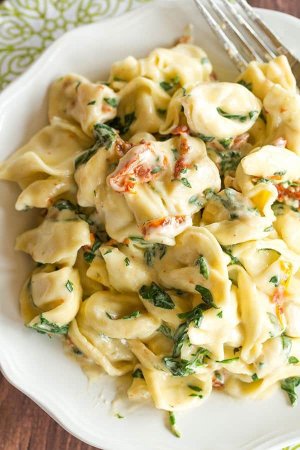 tortellini-spinach-cream-sauce-23-600.jpg