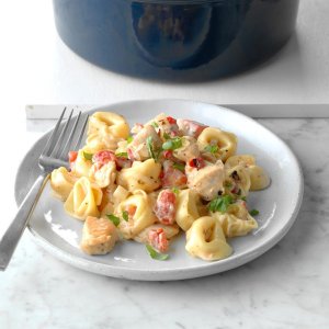 Sue-s-Spicy-Tomato-Basil-Tortellini_EXPS_SDAS18_199787_D03_29__8b-1-1.jpg