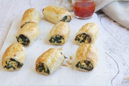 spinach-and-cheese-rolls-recipe-519786-1-1.jpg