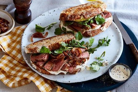 curtis-stones-caramelised-onion-and-cheddar-steak-sandwich-recipe-522806-1.jpg