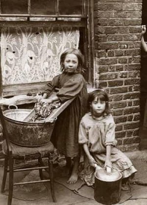Washing Clothes, London, 1900.jpeg