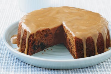 sticky-date-cake-with-caramel-sauce-3012-1.jpeg