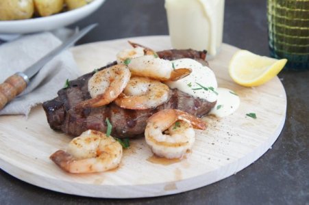 surf-and-turf-with-garlic-cream-sauce-recipe-516083-1.jpg