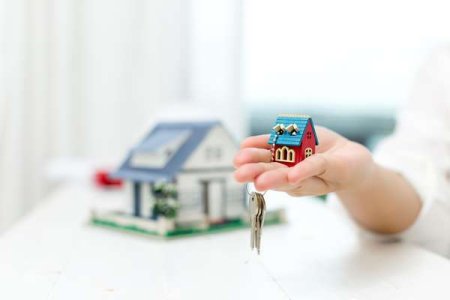 compressed-real-estate-agent-with-house-model-keys.jpeg