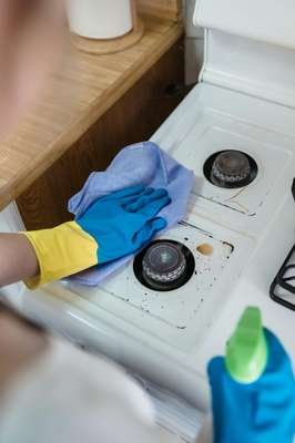 compressed-pexels-kitchen cleaning.jpeg