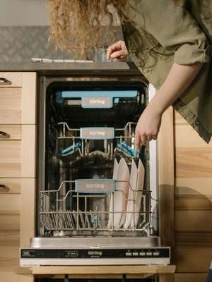 compressed-pexels-dishwasher.jpeg