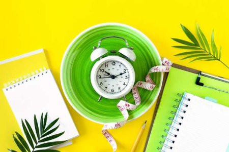 compressed-composition-with-plate-alarm-clock-measuring-tape-colored-background-diet-concept-...jpeg compressed-composition-with-plate-alarm-clock-measuring-tape-colored-background-diet-concept-...jpeg