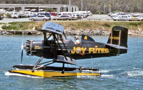 VH-CCK taxiing withme as pilot.jpg