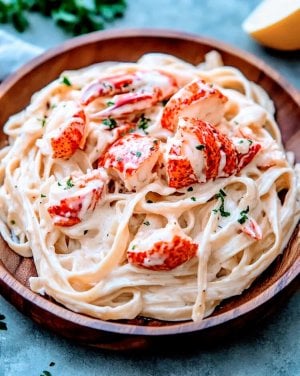 chini1_39852_Fettuccine_with_lobster_in_a_creamy_sauce_served_o_a2b9a6d3-b58f-421d-ade5-50f983...jpg