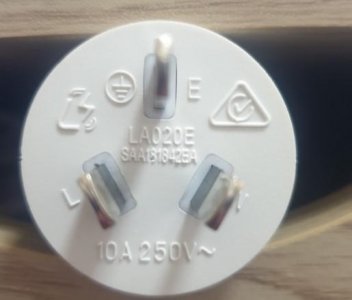 Identifying numbers on plug LA020E.jpg