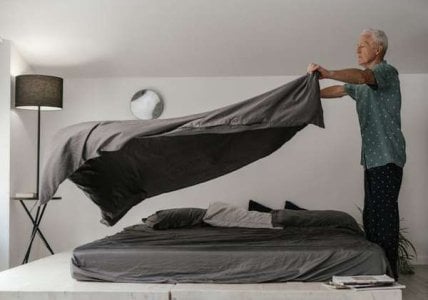 compressed-pexels-making the bed.jpeg