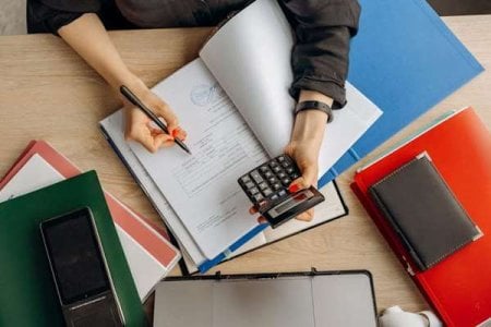 compressed-pexels-accountant-tax-season.jpeg