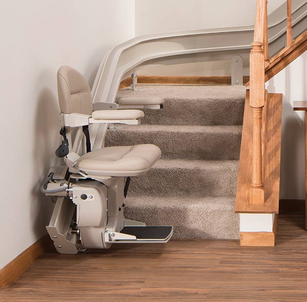 astair-lift-bruno-elite-curved-indoor-bottom-of-steps-630x620%20(1).jpg