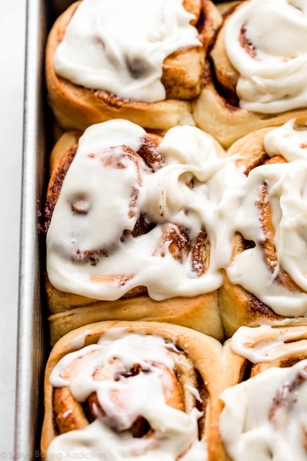 cinnamon rolls with cream cheese icing