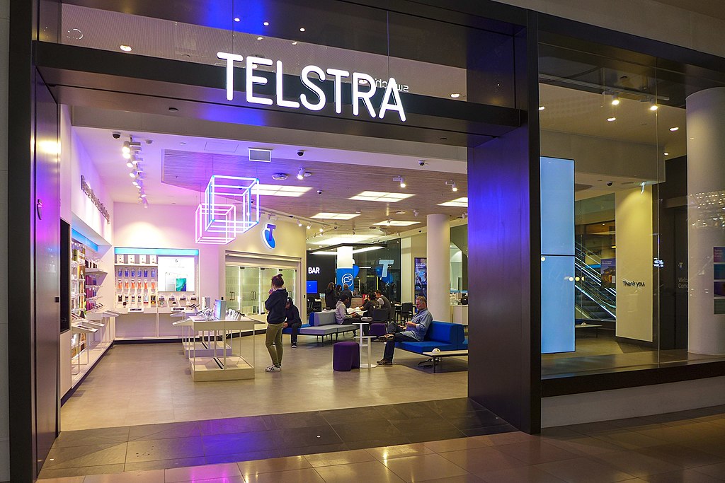 1024px-Telstra_in_Chadstone_Mall_2017.JPG