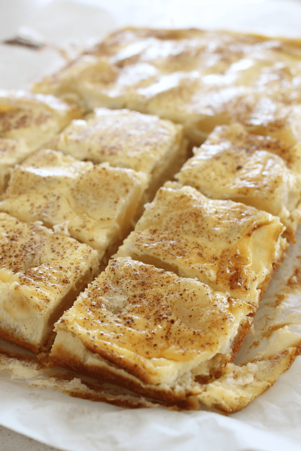 It's hard to stop at just one piece of this apple sour cream slice.  It start with a cake-like base, and is then topped with sweet apple slice and smooth sour cream.  This really is a delicious slice.