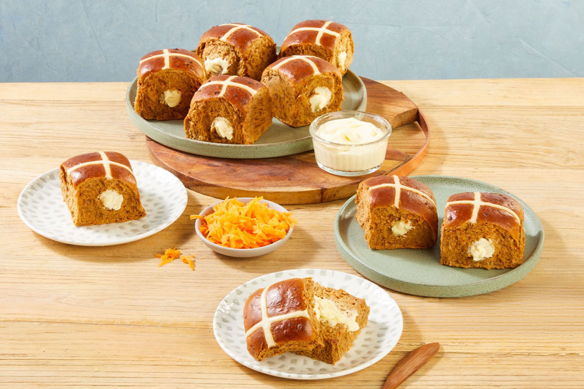 carrot-cake-hot-cross-buns-184642-1.jpg