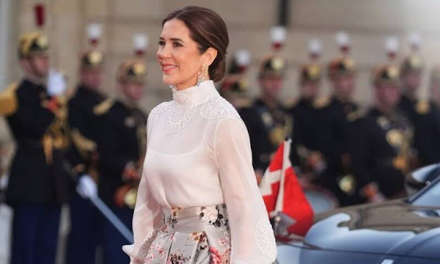 Queen Mary Showcases Stunning Royal Arrangements at Political Dinner Queen Mary Showcases Stunning Royal Arrangements at Political Dinner